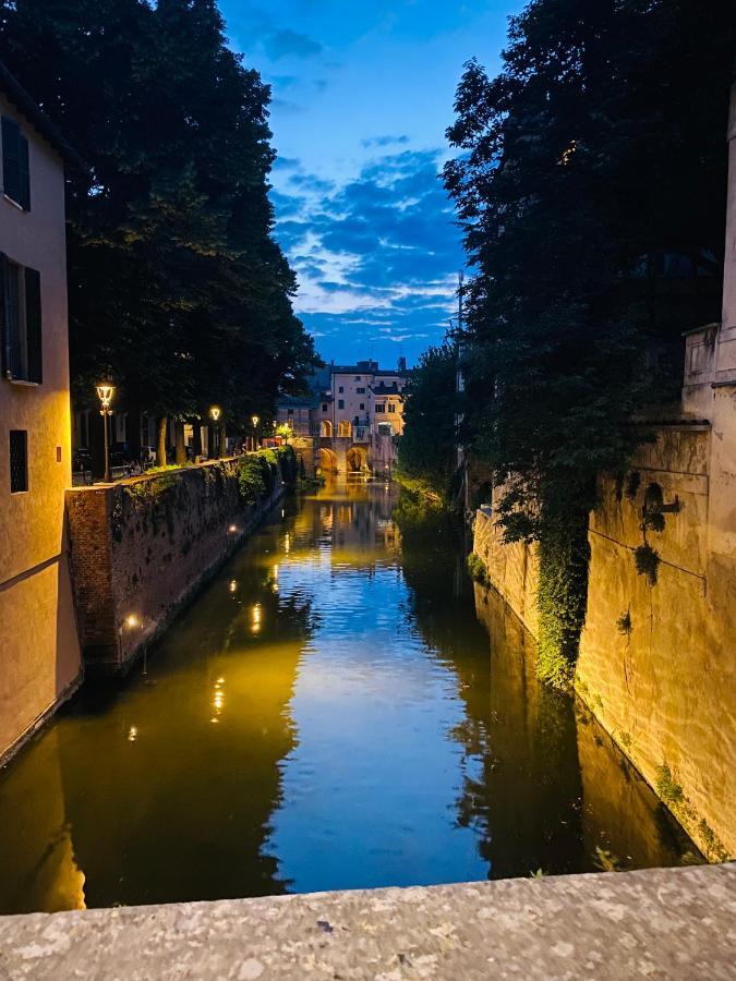 Il Salotto Sul Rio Διαμέρισμα Μάντοβα Εξωτερικό φωτογραφία